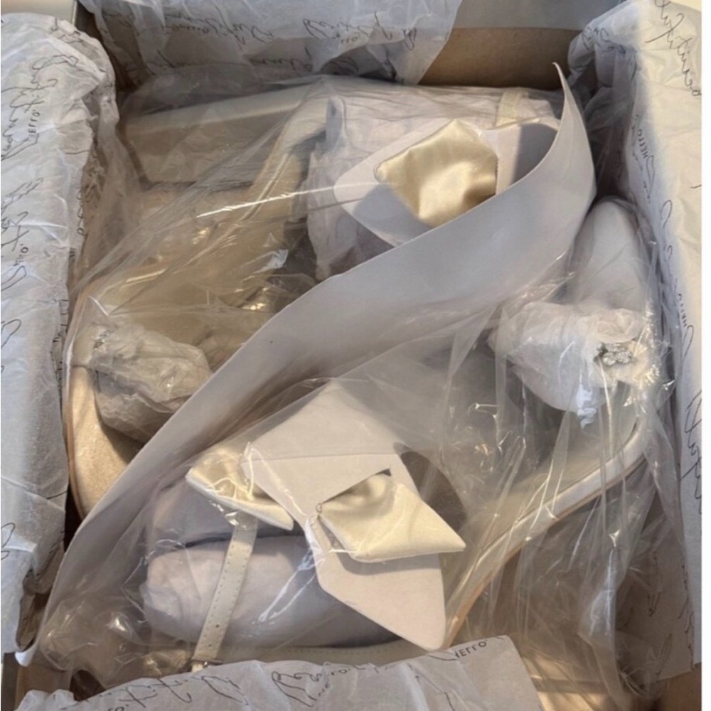 Oleg Cassini Melanie Ivory Satin Bow Block Heel with Crystal Strap NWT Size 9 - Picture 6 of 6